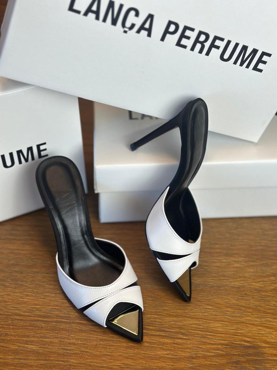Scarpin Lança Perfume preto e branco na OUZZE