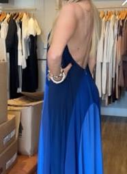 Vestido longo azul royal com costas abertas na loja OUZZE